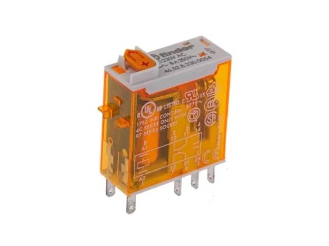 RELE INDUSTRIAL FINDER 220V AC 8A 2CO MONTAJE EN ZÓCALO
