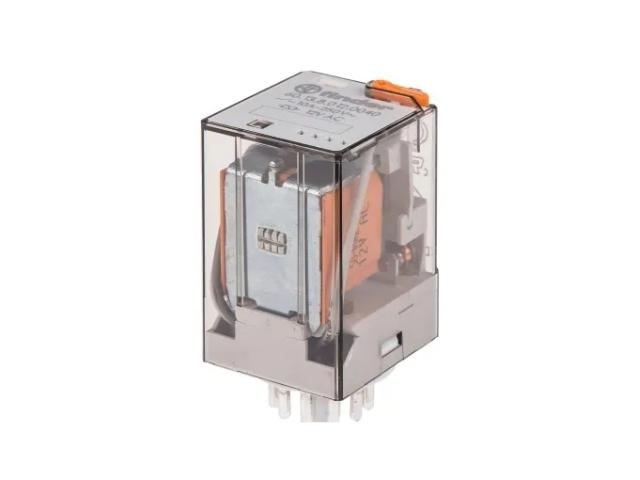 RELE INDUSTRIAL UNDECAL FINDER 220V AC 10A 3CO ENCHUFABLE